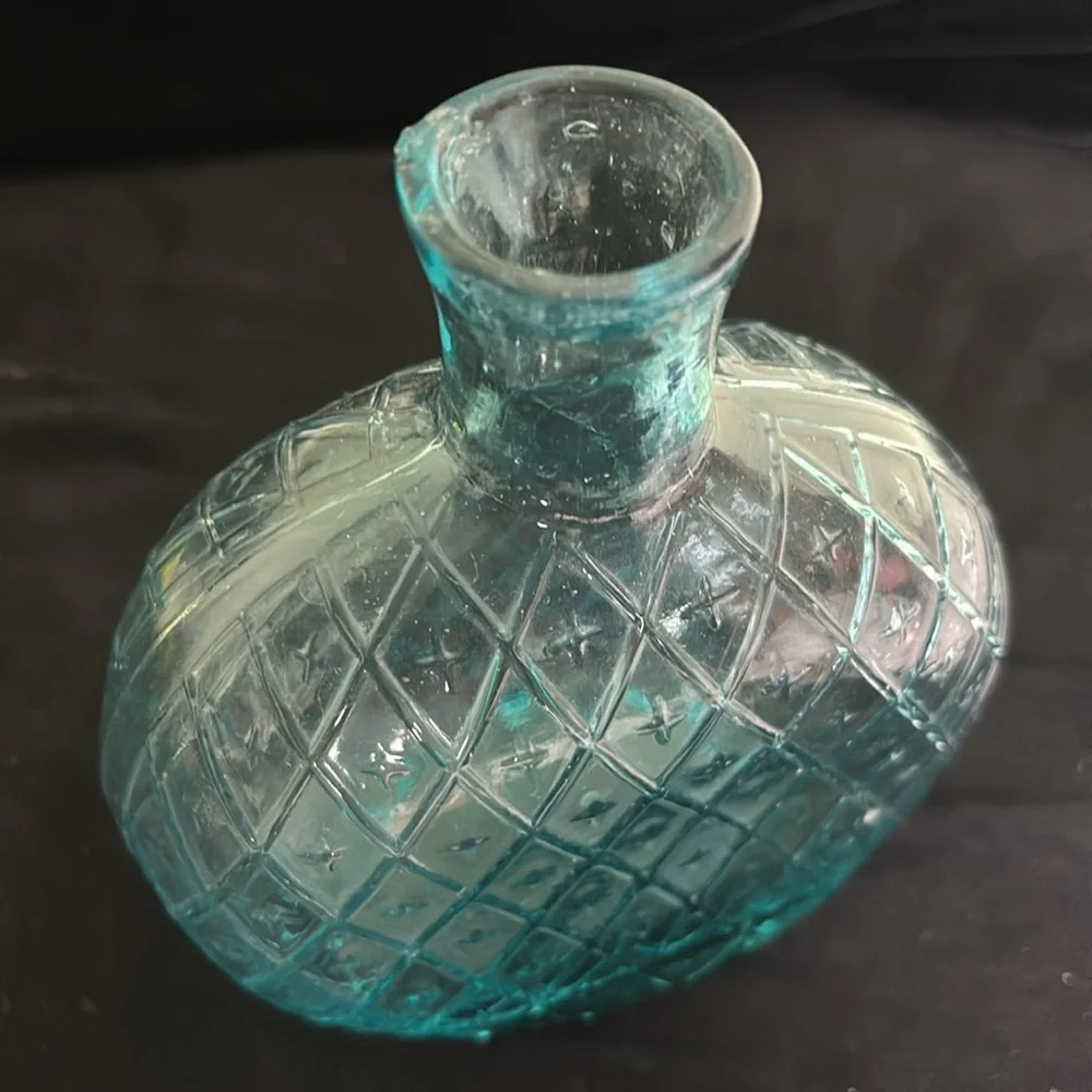 Patterned pinched blown glass decorative decanter vase